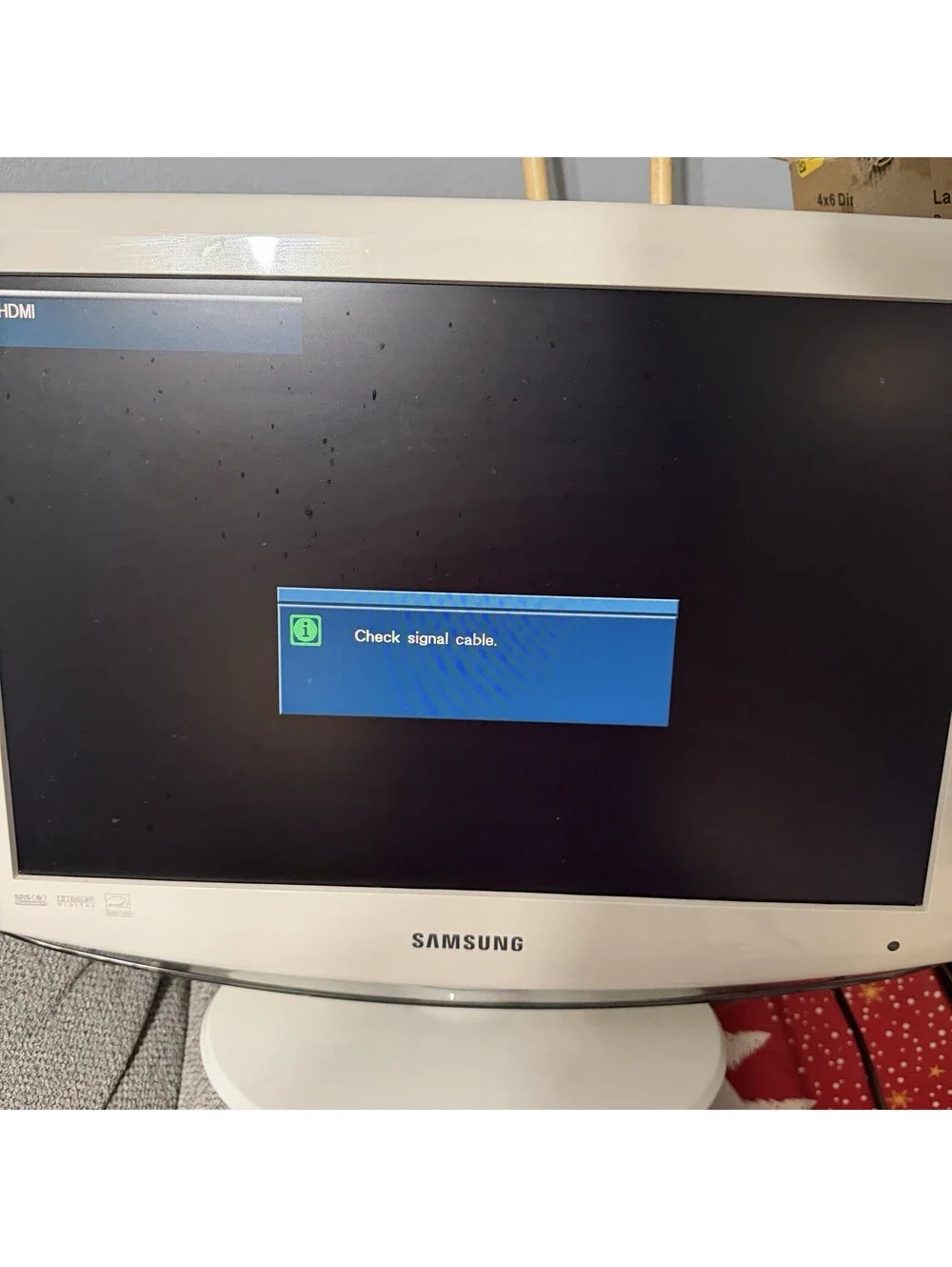 Samsung monitor powers